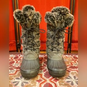 KHOMBU Artic gray tall winter snow boots lace up faux fur size 6 (fits like a 7)